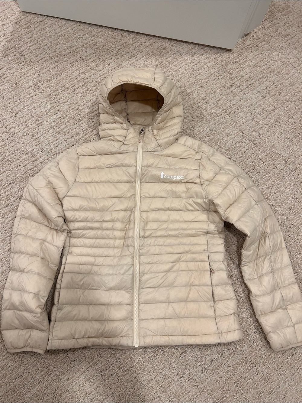 cotopaxi Women's Neutral Beige Hooded Packable Puffer Jacket - Fuego